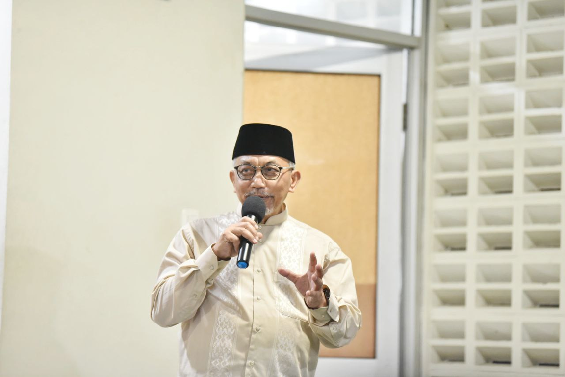 Presiden PKS Ahmad Syaikhu memberikan sambutan pada acara Peringatan Malam Nuzulul Qur'an DPP PKS (PKSFoto/Fathur)