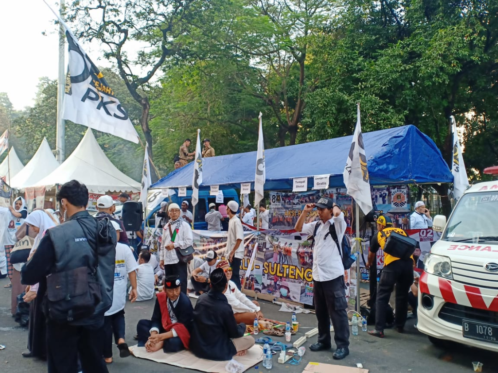 Posko PKS Tangerang Selatan di ajang Kampanye Akbar di GBK, Ahad (7/4) (Hanifah/PKSFoto)
