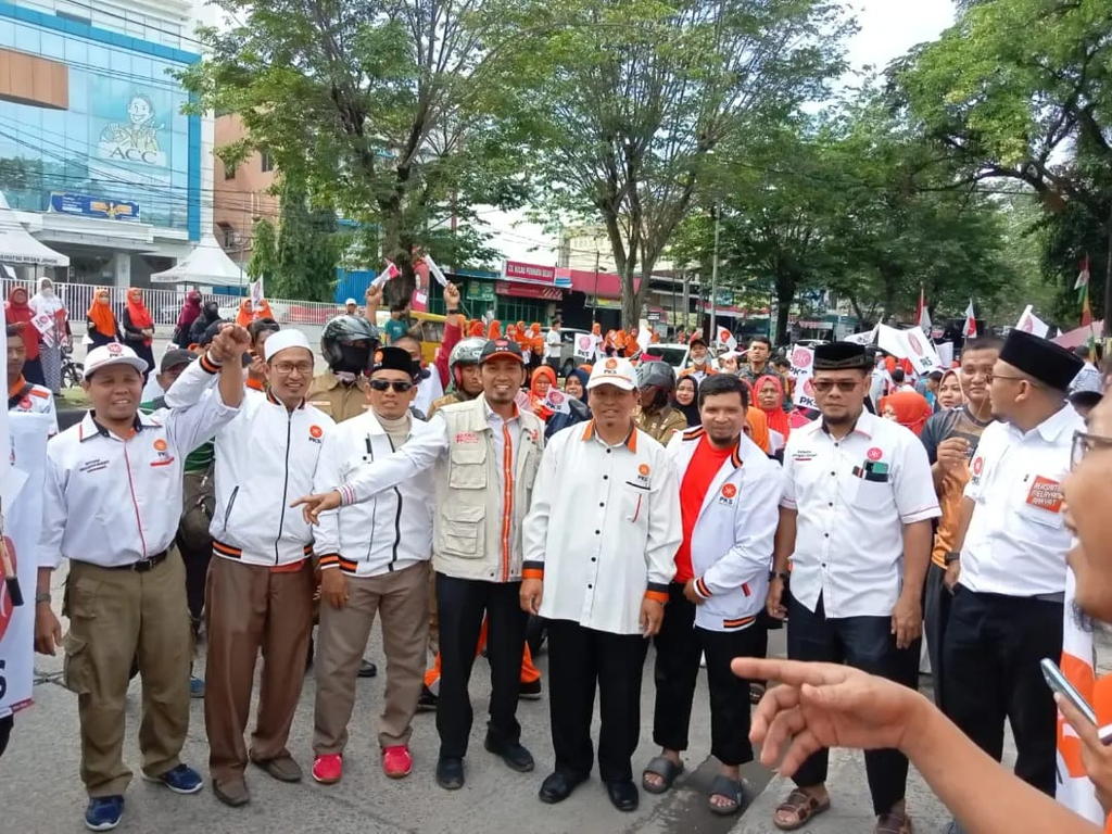 Flashmob PKS Medan Sosialisasikan Logo Baru dan Foto Dr. Salim