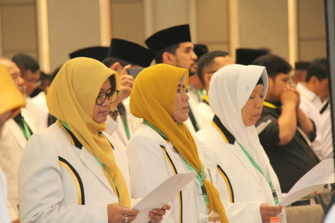 Calon Anggota DPRD Provinsi dan DPR RI terpilih asal PKS membacakan Pakta Integritas pada Pembekalan Nasional di Hotel Mercure, Jakarta, Senin (5/8) (PKSFoto)