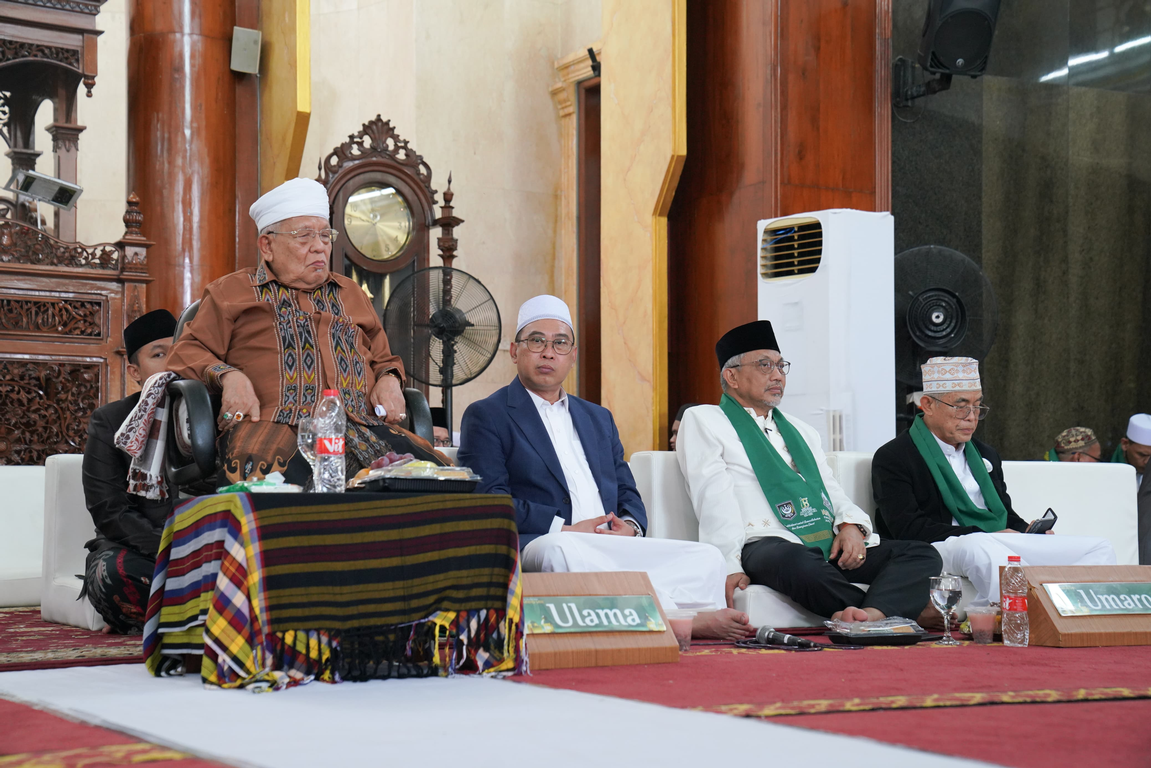 Ahmad Syaikhu Hadiri Peringatan Maulid Nabi di Ponpes Attaqwa Bekasi