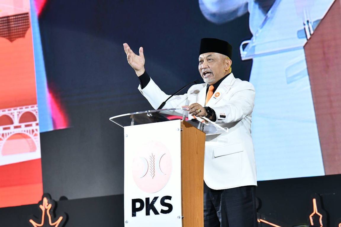Presiden PKS Ahmad Syaikhu menyampaikan pidato politik pada hari kedua Rakernas PKS) Fathur/PKSFoto)