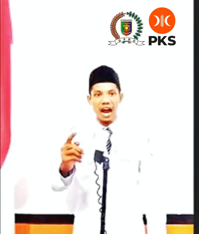 Juara 2 Lomba Baca Teks Proklamasi Mirip Suara Soekarno Hendri Setiawan