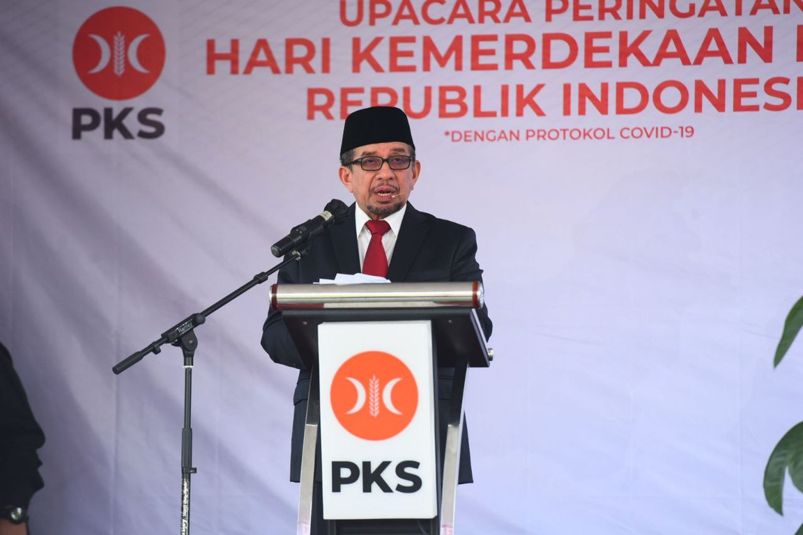 Ketua Majelis Syura PKS Dr. Salim Segaf al Jufri menjadi inspektur upacara pada peringatan hari kemerdekaan ke-76 Republik Indonesia (Hilal/PKSFoto)