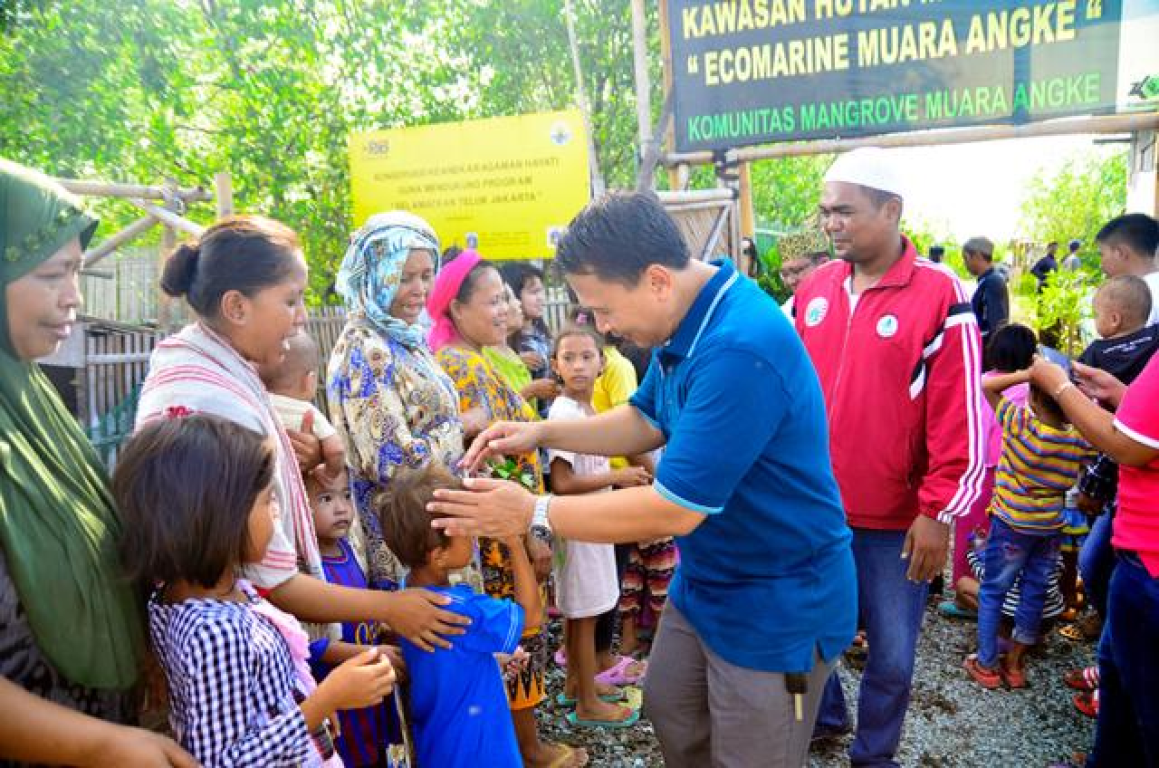 Cawagub Mardani Ali Sera bersama warga Muara Angke, Jakarta Utara