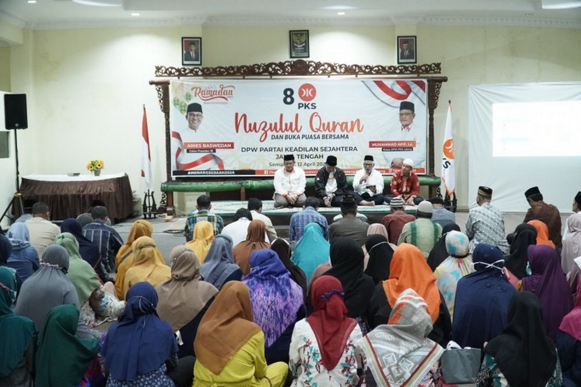 Peringatan Nuzulul Quran dan buka bersama DPW PKS Jawa Tengah dengan warga dan wartawan