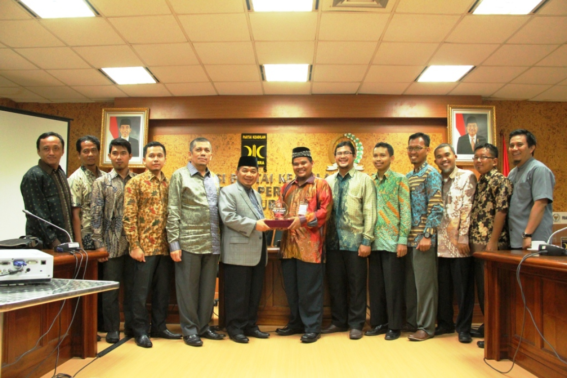 Para alim ulama Mahad An-Nuamy dengan Fraksi PKS