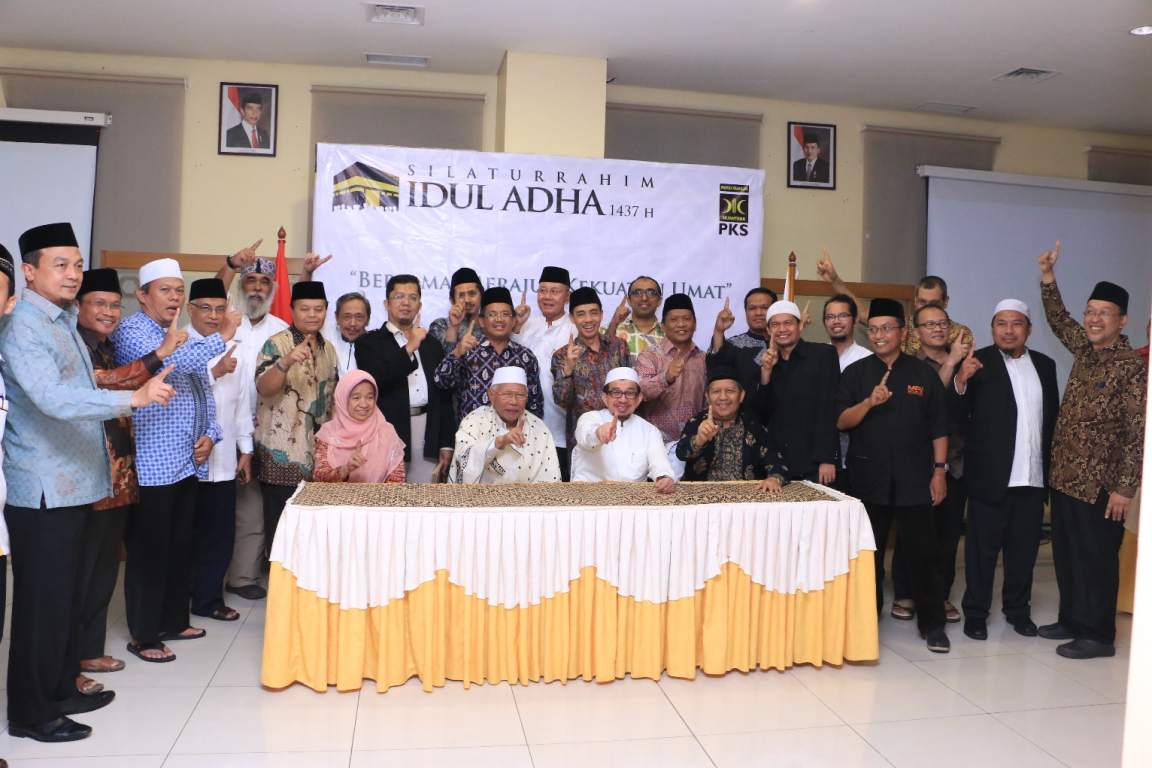 Partai Keadilan Sejahtera (PKS) bersama organisasi masyarakat, di kantor DPP PKS, Rabu (14/9).