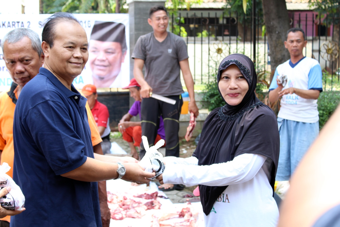 Hidayat saat pemotongan kurban di DPD Pancoran beberapa waktu lalu