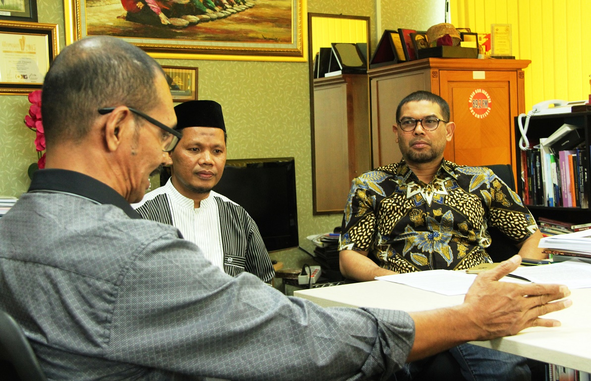 Anggota Komisi III DPR RI Nasir Djamil, Senin (25/7) menerima aduan dari Tim Sukses (timses) beserta Pasangan Calon Bupati Muna nomor urut 3