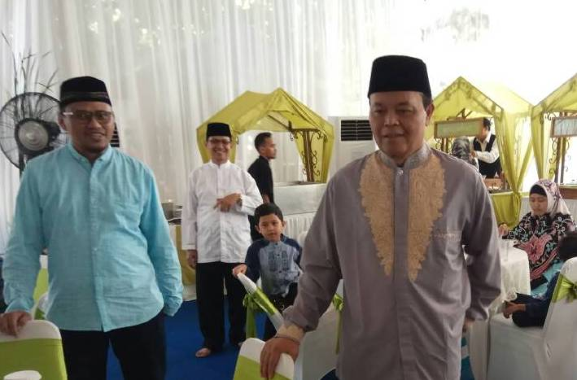 Wakil Ketua Majelis Syura PKS Hidayat Nur Wahid saat menggelar Open House di kediaman dinas, Ahad (25/6)