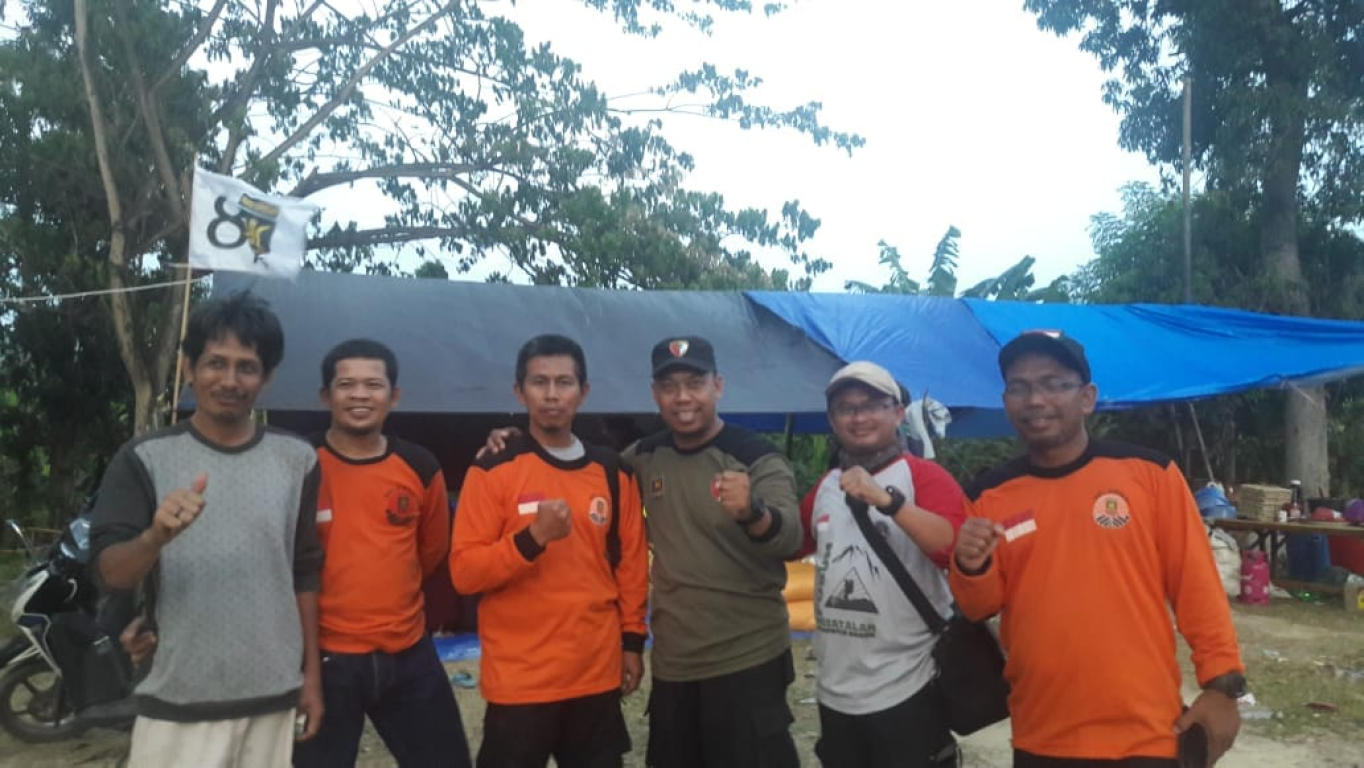 Relawan Posko Khidmat PKS di Kelurahan Donggala Kodi, Palu Barat (08/10) (dok Humas DPW PKS Riau)