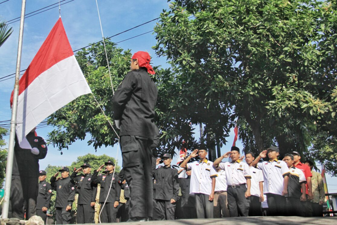 Pengibaran sang Merah Putih dalam upacara peringatan kemerdekaan RI di kantor DPW PKS DIY, Kamis (17/8) (Humas PKS DIY)