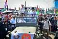 Ketua Majelis Syura PKS, Dr. Salim Segaf Al Jufri dan Presiden Partai Keadilan Sejahtera, Ahmad Syaikhu, bersiap long march bersama peserta Aksi Simpatik PKS “Selamatkan Kemanusiaan di Gaza” pada Sabtu, 24/05/25