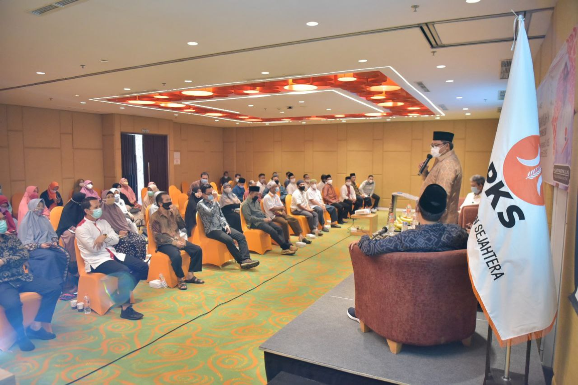 Wakil Ketua Majelis Syura PKS, Ahmad Heryawan bertemu Anggota PKS Bali, Ahad (28/3) (Donny/PKSFoto)