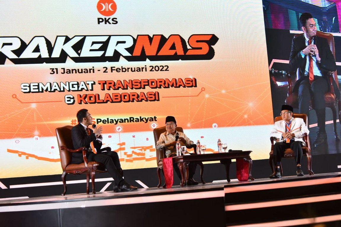 Wakil Presiden RI 2014 - 2019 Muhammad Jusuf Kalla dan Wakil Ketua Majelis Syura PKS M Sohibul Iman menjadi narasumber Dialog Kebangsaan dalam Rakernas PKS, Senin (31/1) (PKSFoto)