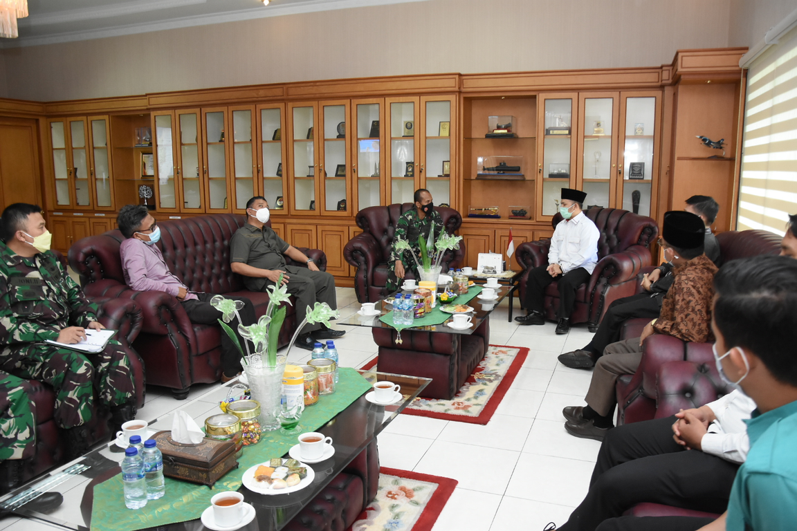 Jajaran Pengurus Dewan Pimpinan Tingkat Wilayah (DPTW) PKS Riau melakukan kunjungan silaturahim ke Makorem 031/Wira Bima