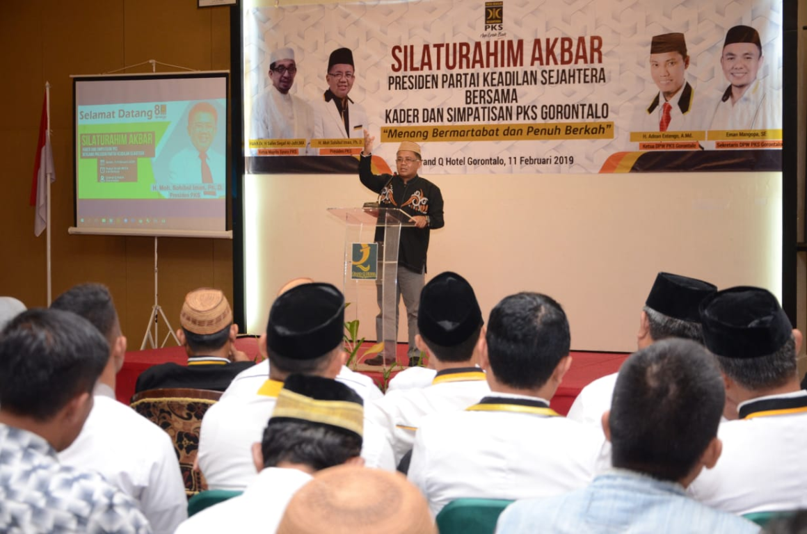 Presiden PKS Mohamad Sohibul Iman memberikan sambutan dalam agenda Konsolidasi PKS Gorontalo, Senin (11/02/2019). (Donny/PKSFoto)