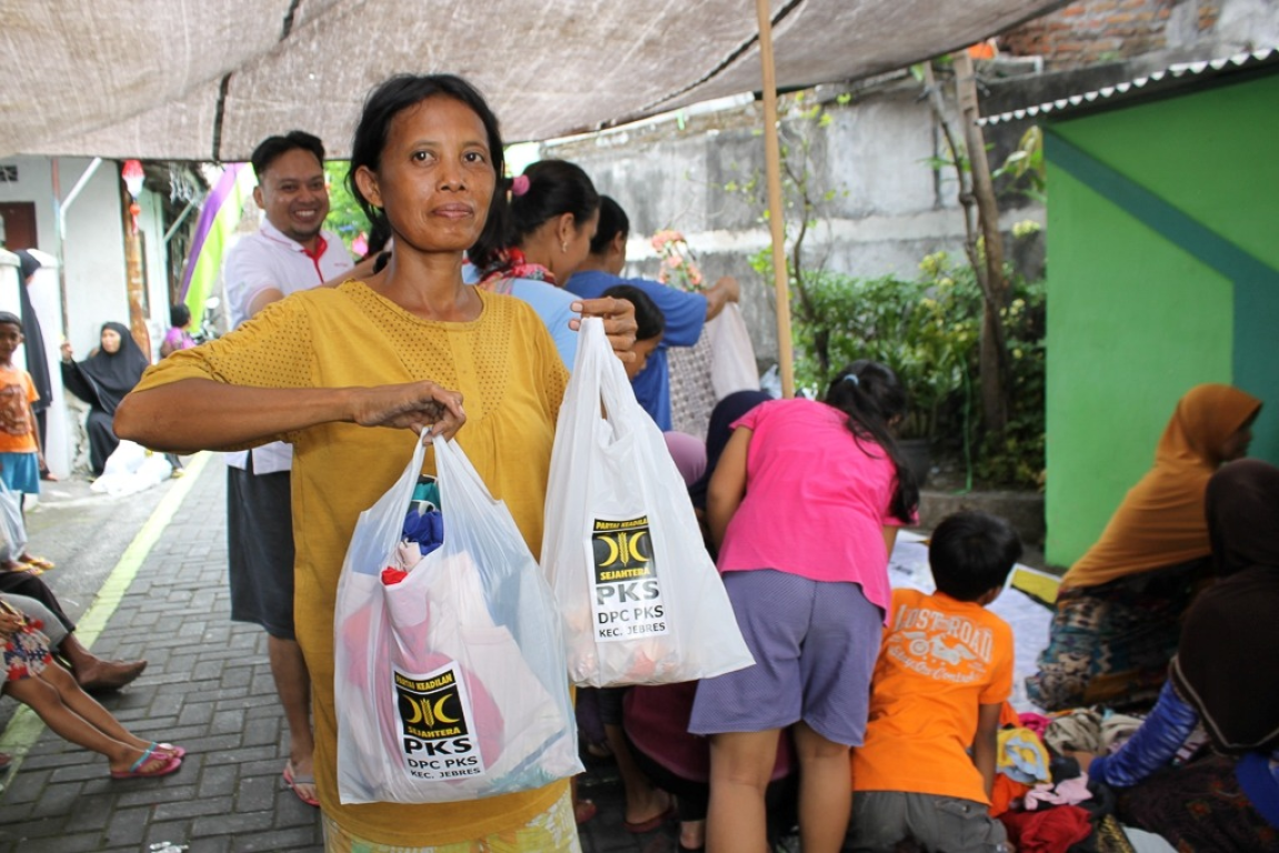 Pasar murah di DPC PKS Jebres (ilustrasi)