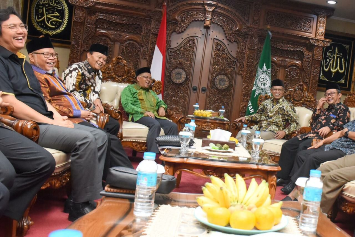 Jajaran Dewan Pimpinan Tingkat Pusat PKS dijamu oleh Pimpinan Pusat Muhammadiyah yang dipimpin Ketua Umum PP Muhammadiyah Haedar Nashir di Jakarta, Rabu (4/12) (PKSFoto)