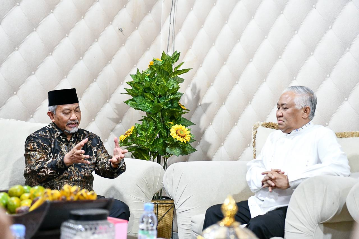 Tokoh bangsa Din Syamsuddin menyambut hangat kunjungan Presiden PKS Ahmad Syaikhu ke kediamannya dalam rangka Silaturahim Kebangsaan (PKSFoto)