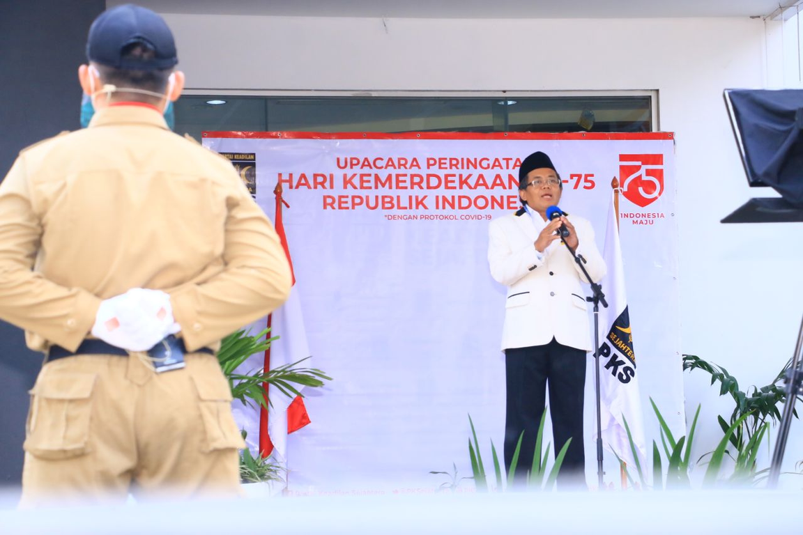 Arahan Presiden PKS Mohamad Sohibul Iman dalam Upacara Peringatan HUT ke75 RI di DPP PKS, Senin (17/8) (Donny/PKSFoto)