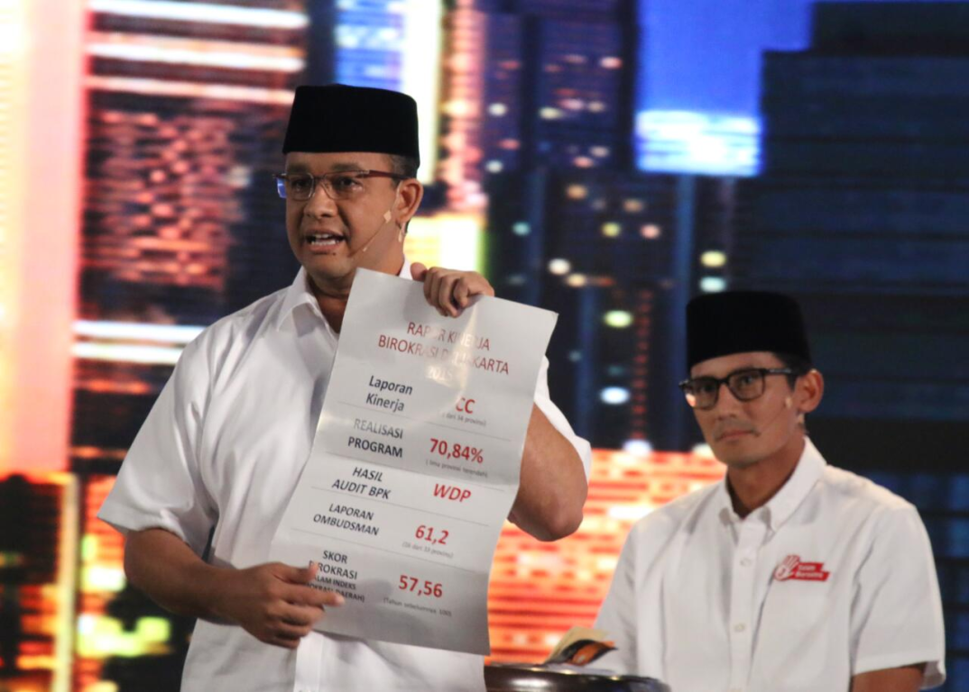 Calon Gubernur DKI Anies Baswedan memaparkan rapor merah birokrasi Pemprov DKI Jakarta dalam Debat Cagub Pilkada DKI putaran kedua. (Asky Octaria/PKS Foto)