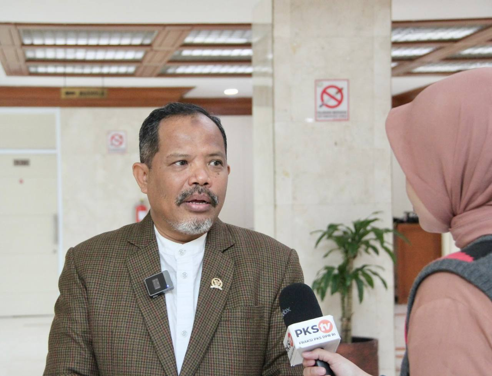 29-3 Anggota Komisi IV DPR RI dari PKS Johan Rosihan