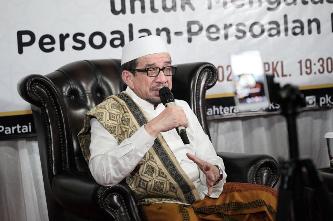 Ketua Majelis Syura PKS Habib Salim Segaf Al-Jufri saat menyampaikan tausiyah dalam Tarhib Ramadhan yang disiarkan secar langsung oleh PKS TV dari Jakarta, Senin (20/4/2020). (Donny/PKSFoto)