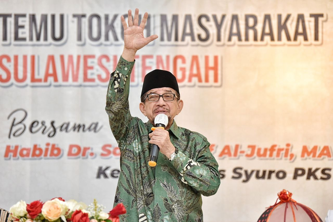 Ketua Majelis Syura PKS Dr. Salim Segaf Al-Jufri saat memberikan sambutan di acara silaturahim tokoh masyarakat di Palu, Kamis (12/05/2022). (Donny/PKSFoto)