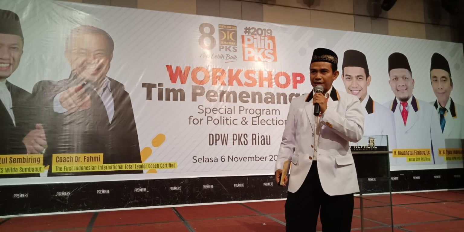 Workshop Tim Pemenangan Special Program for Politic and Election bersama Coach Dr. Fahmi di The Premiere Hotel, Pekanbaru, Selasa (06/11) (dok Humas PKS Riau)