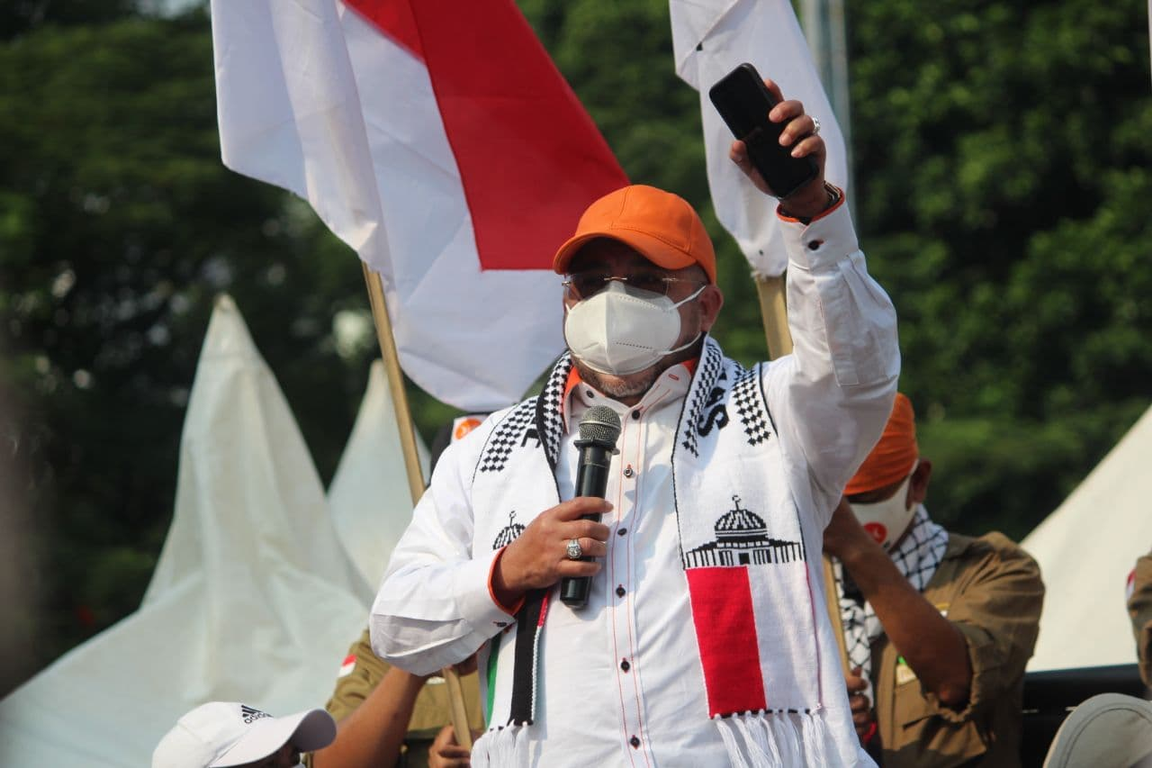 Sekretaris Jenderal DPP PKS Habib Aboe Bakar Alhabsyi saat memberikan orasi di Aksi Bela Palestina, Kamis (20/05/2021). (Alris/PKSFoto)