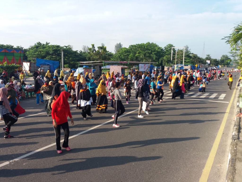 Ratusan Masyarakat Kota Dumai Mengikuti Senam Massal