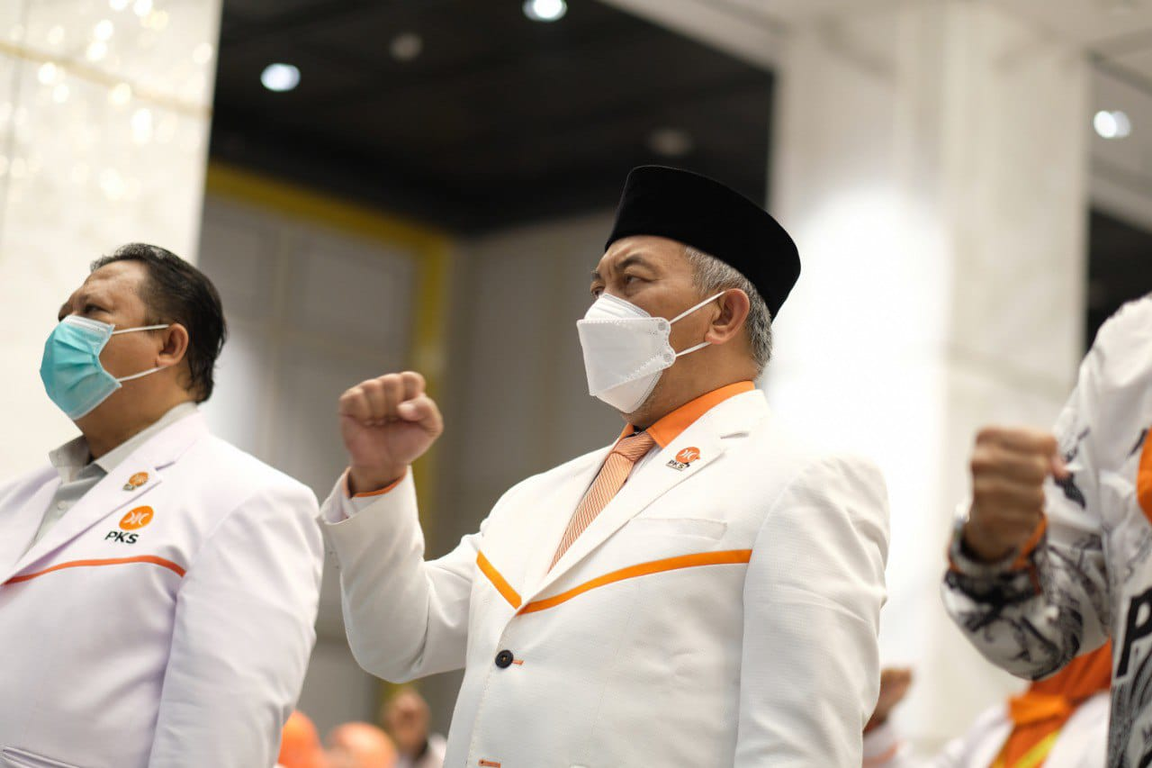 Presiden PKS Ahmad Syaikhu menutup rangkaian Bimtek Anggota Legislatif PKS se-Jatijaya di Surabaya, Kamis (30/3) (Humas PKS Jatim)