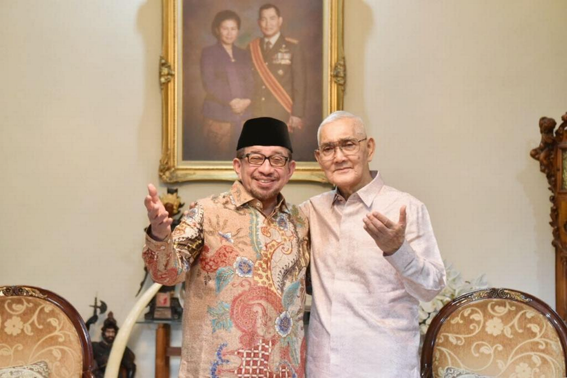 Ketua Majelis Syura PKS Dr. Salim Segaf Al Jufri berkunjung ke kediaman Wakil Presiden RI periode 1993-1998 Jenderal TNI (Purn) Try Sutrisno
