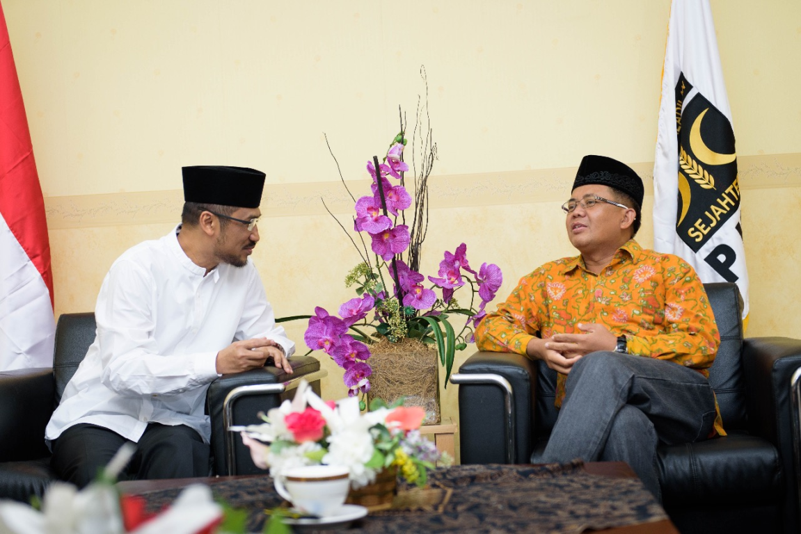 Presiden PKS, Mohamad Sohibul Iman (kanan) menerima silaturahim Mantan Ketua KPK, Abraham Samad di Jakarta, Kamis, (24/05). Foto : M. Hilal/PKSFoto