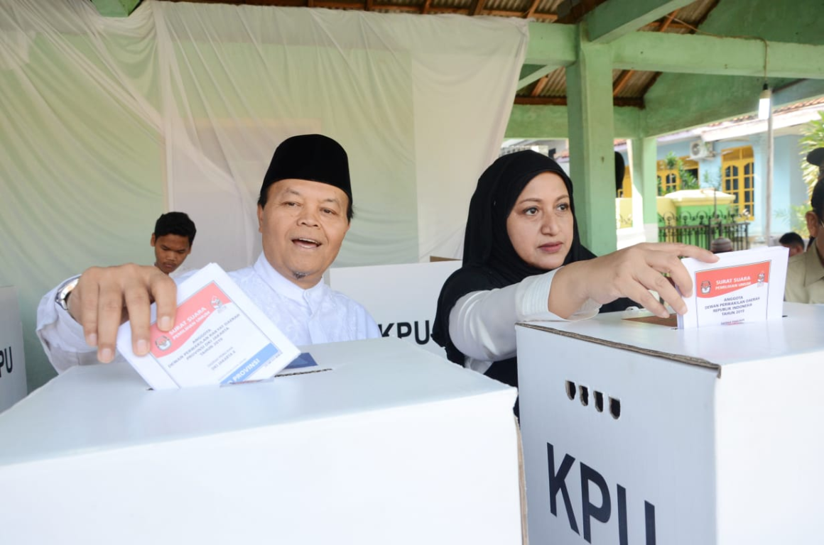 Wakil Ketua MS PKS Hidayat Nur Wahid Saat Memberikan Suaranya Dalam Pemilu 2019. Foto : Donny/ PKS Foto