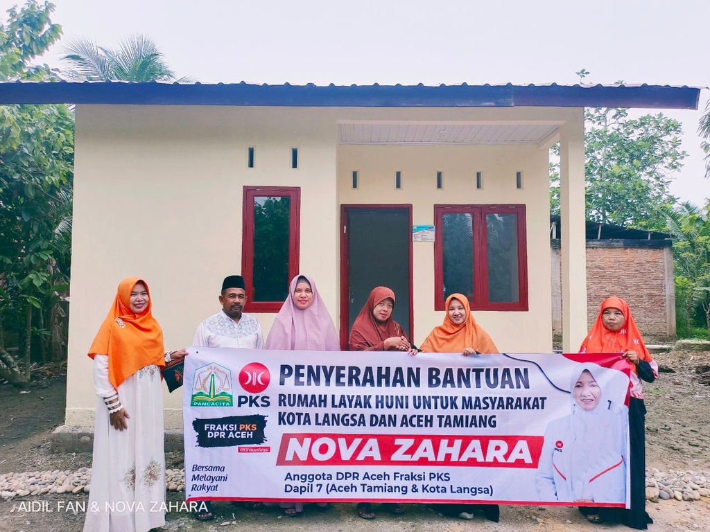 Penyerahan Rumah Layak Huni oleh Anggota DPR Aceh Fraksi PKS Nova Sahara