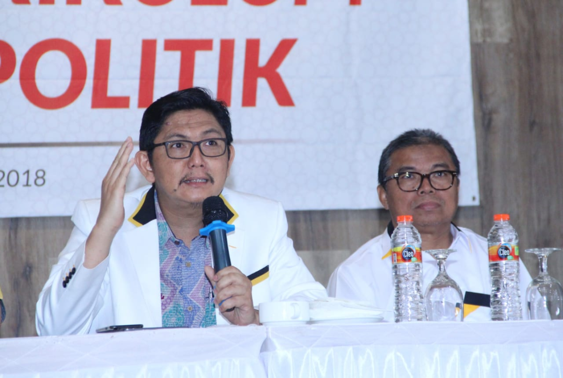 Sekjen PKS, Mustafa Kamal (kiri) dan Wasekjen PKS, Darmanto (Donny/PKS Foto)