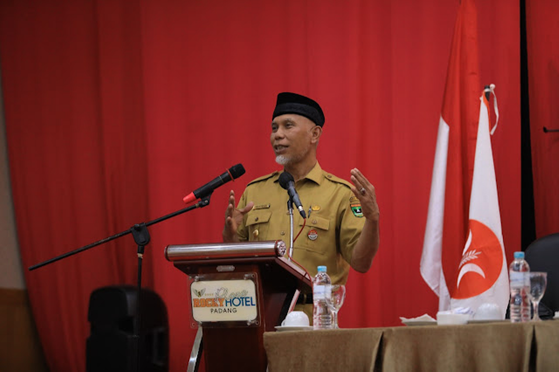 Ketua DPW PKS Sumatera Barat yang juga Gubernur Sumatera Barat Mahyeldi Ansharullah dalam Kegiatan Political Update dan Bedah Dapil