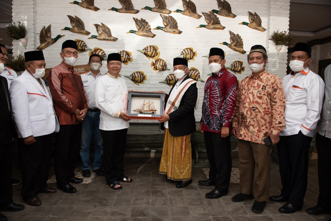 Presiden PKS Ahmad Syaikhu mengunjungi Gubernur Bengkulu Rohidin Mersyah (M Hilal/PKSFoto)