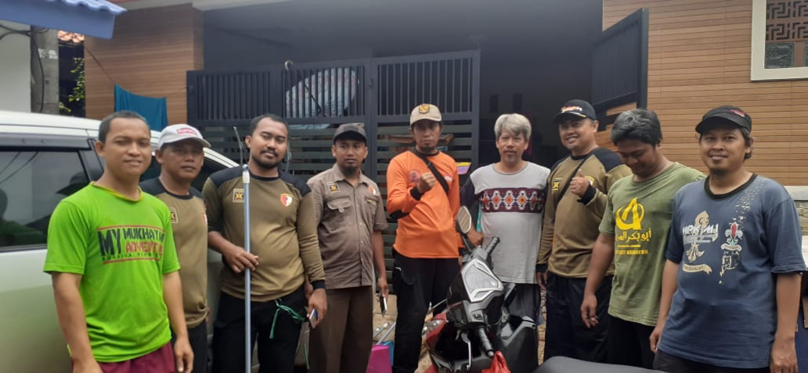 Relawan PKS DPC Ciledug Bersihkan Masjid & Rumah Korban Banjir