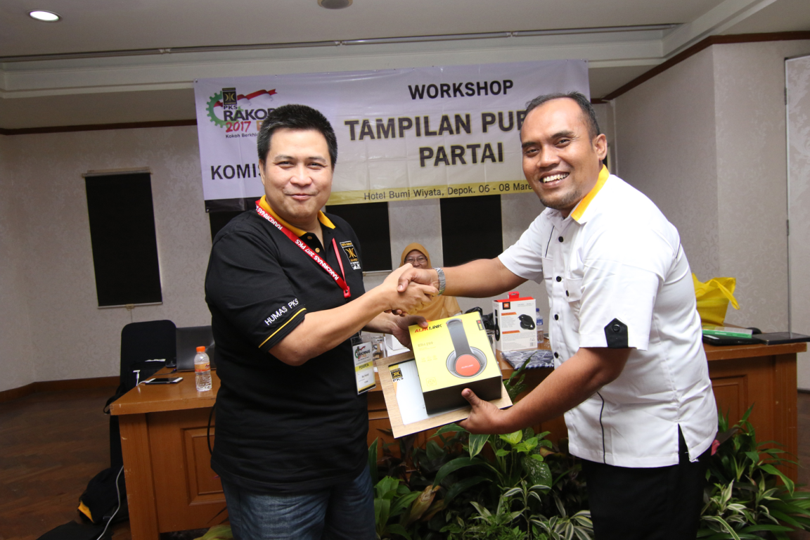 Prosesi penyerahan Progressive Achievement Award di Rakornas PKS, Selasa (7/3) (Faruq/PKS Foto)