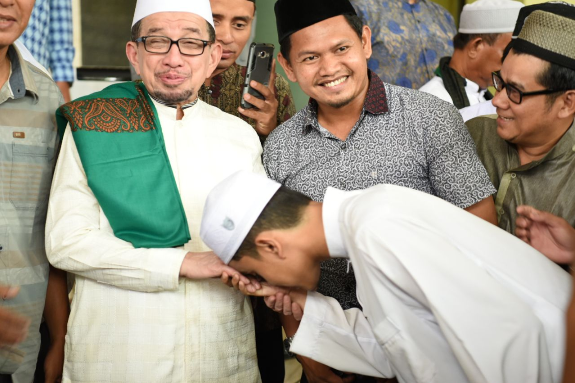 Ketua Majelis Syuro PKS Habib Salim Segaf usai memberikan khutbah Jumat di Kampar, Riau, Jumat (21/9) (Hamid M/PKSFoto)