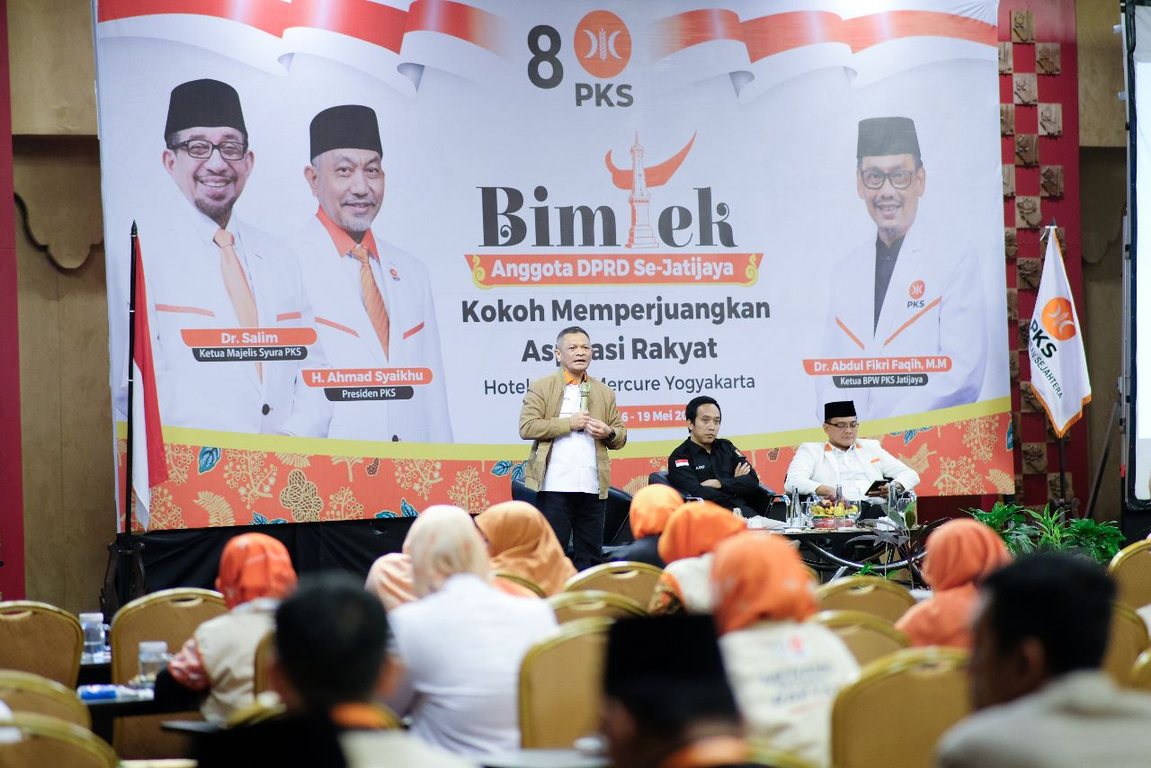 Wakil Sekjen DPP PKS Bidang Hukum dan Advokasi Zainudin Paru dalam Bimtek Anggota DPRD se-Jatijaya, Yogyakarta, Rabu (17/5) (Humas PKS DIY)