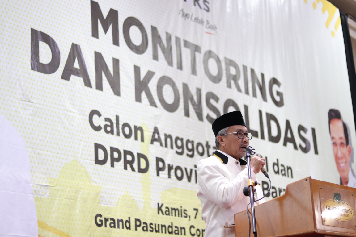 Ketua DPW PKS Jawa Barat Ahmad Syaikhu saat memberikan arahan di acara Monitoring dan Konsolidasi Calon Anggota Legislaif PKS Jawa Barat, Bandung, Kamis (7/02/2019). (dok DPW PKS Jawa Barat)