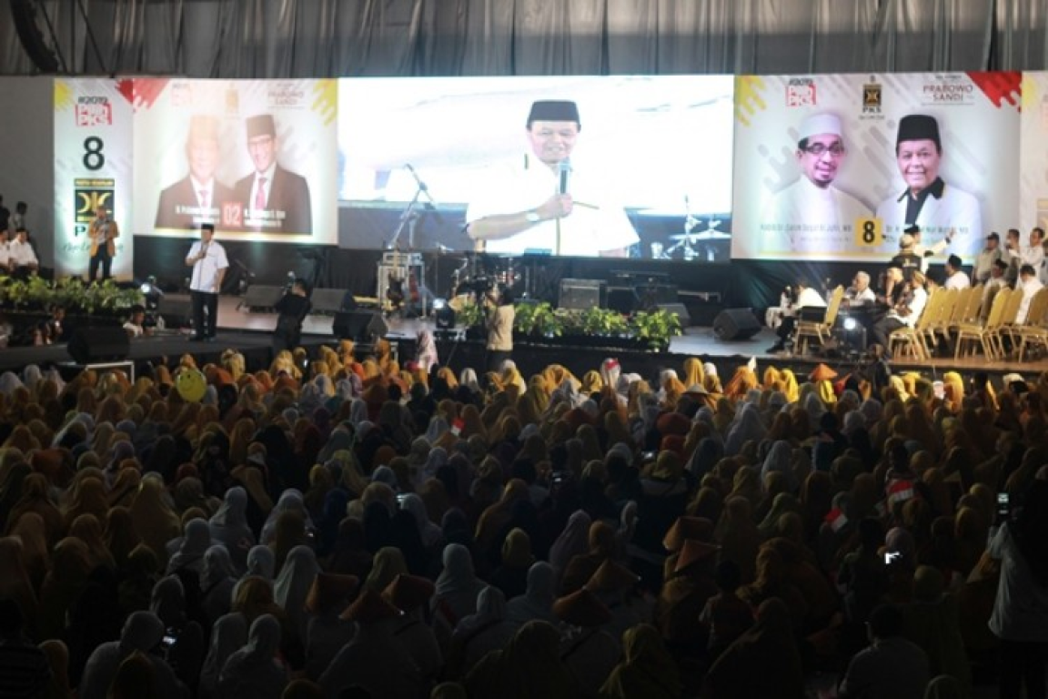 Wakil Ketua Majelis Syuro PKS Hidayat Nur Wahid menyampaikan arahan di depan lima ribuan kader PKS Jateng di Semarang, Sabtu (6/4) (Pewe/Humas DPW PKS Jateng)