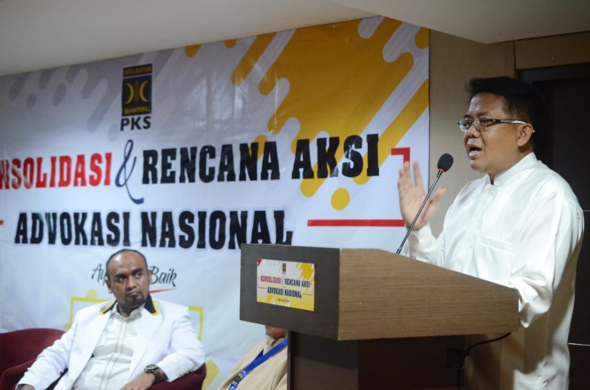 Presiden PKS Mohamad Sohibul Iman memberikan arahan dalam konsolidasi 888 Tim Advokat PKS di Jakarta, Jumat (18/1) (Donny/PKSFoto)