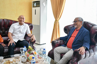 FOTO : Presiden PKS Ahmad Syaikhu tiba di Bandar Udara Silampari Kota Lubuk Linggau