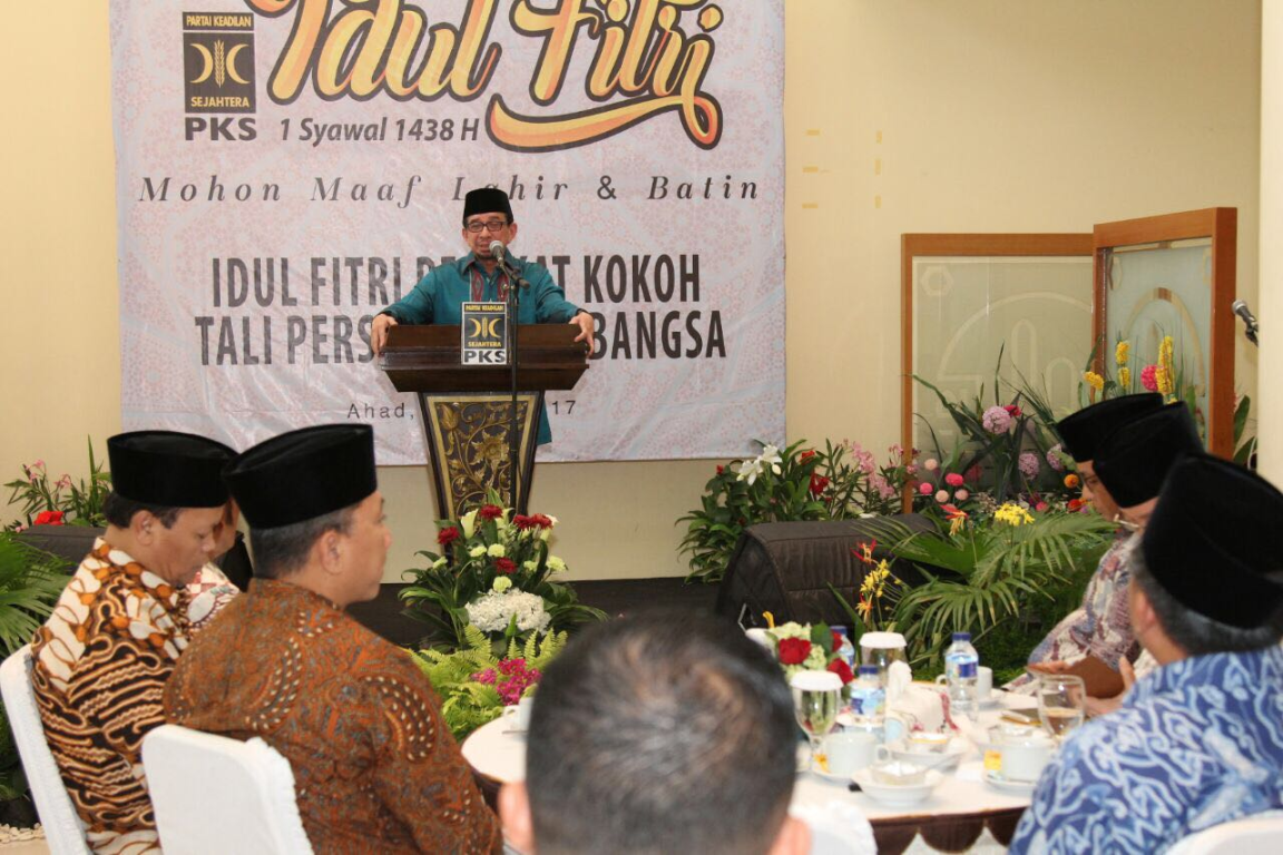 Ketua Majelis Syuro PKS Habib Salim Segaf Aljufri memberikan sambutan dalam Halalbihalal DPP PKS yang dihadiri sejumlah tokoh nasional, Ahad (16/7) (PKS Foto)